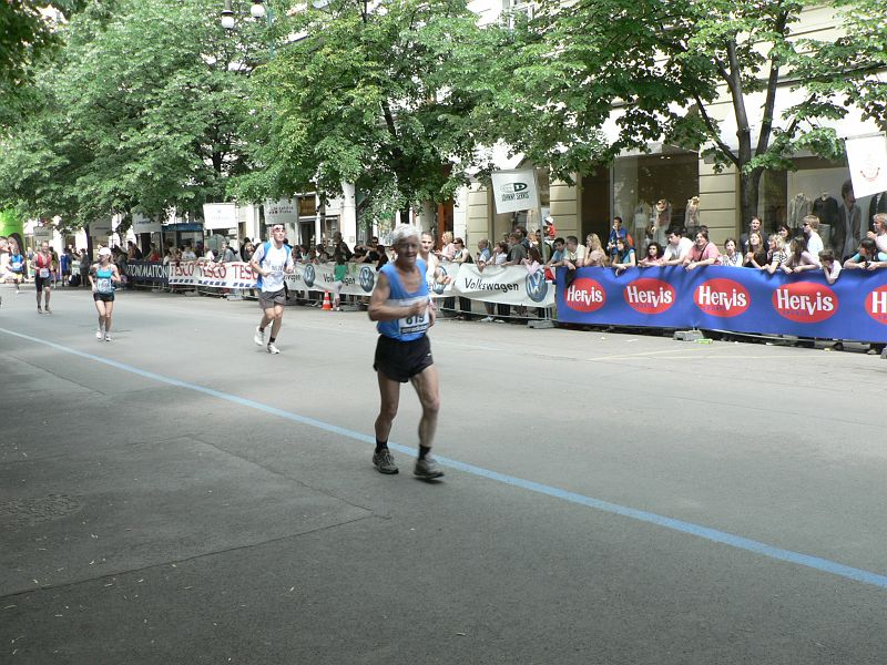 Maraton09 188.jpg - Některé výkony jsou opravdu obdivuhodné.